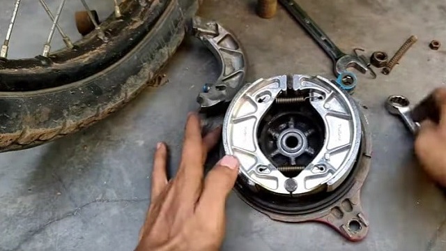 kampas rem motor Kenali Bahaya Jika Kampas Rem Motor Sudah Tipis