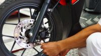 kaliper motor bermasalah Tanda-Tanda Kaliper Rem Motor Anda Bermasalah