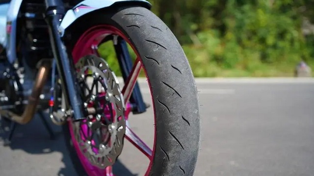 Ketahui Apa Saja Penyabab Kenapa Ban Motor Cepat Botak