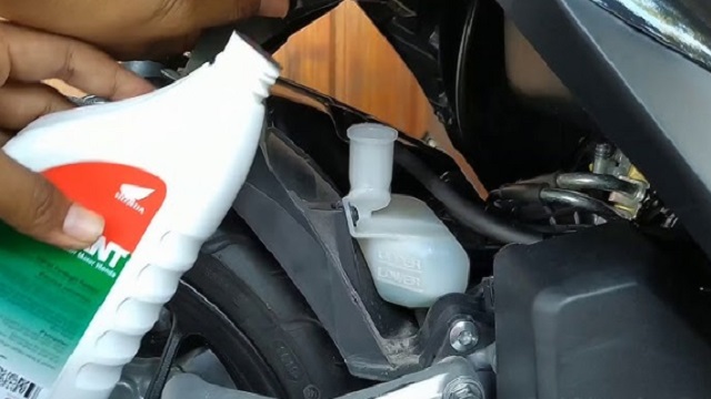 air radiator vario cepat habis Penyebab Air Radiator Motor Vario Cepat Habis dan Solusinya