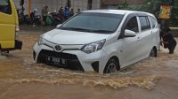 Tips Melewati Genangan Banjir dengan Aman Dengan Mobil