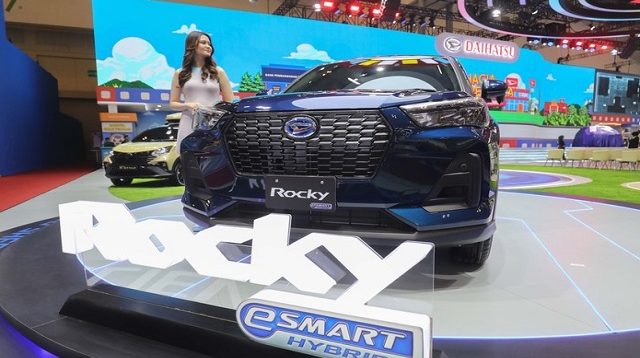 Harga Daihatsu Rocky e-Smart Hybrid, Cuma Rp 293 Jutaan