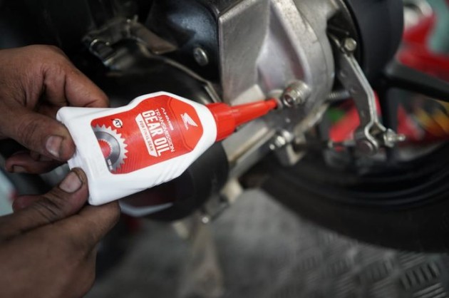 Kapan Ganti Oli Gardan Motor Matic yang Tepat?