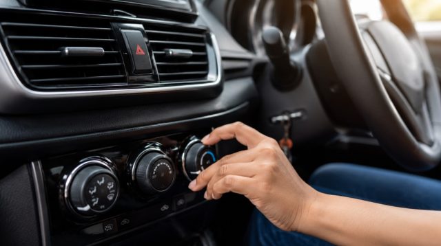 Bolehkah Menyalakan AC Saat Mesin Mobil Mati?
