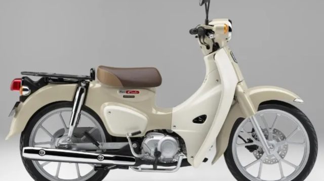 Honda Super Cub 110 Honda Super Cub 110 dan 110 Pro hadir dengan karakter berbeda untuk kebutuhan harian dan distribusi barang, simak harga serta spesifikasi resminya.