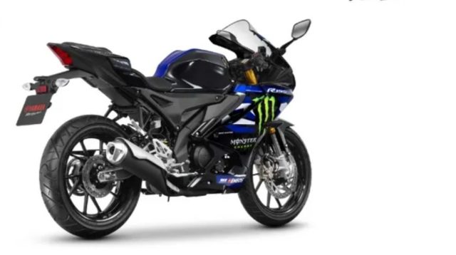 Yamaha R15M Monster Black Yamaha R15M Monster Black hadir dalam edisi terbatas 100 unit, mengandalkan tampilan hitam khas dan karakter sport yang kental.