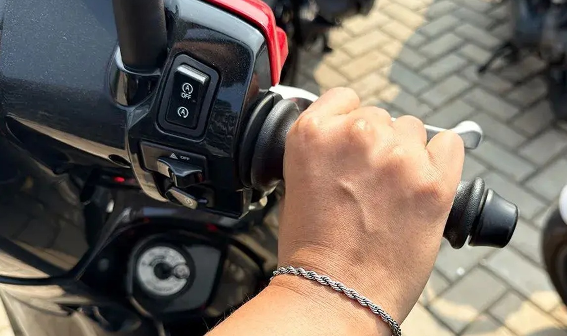 Geber motor sebelum dimatikan ternyata tidak diperlukan pada motor modern dan berisiko mengganggu pelumasan mesin jika dilakukan sembarangan.