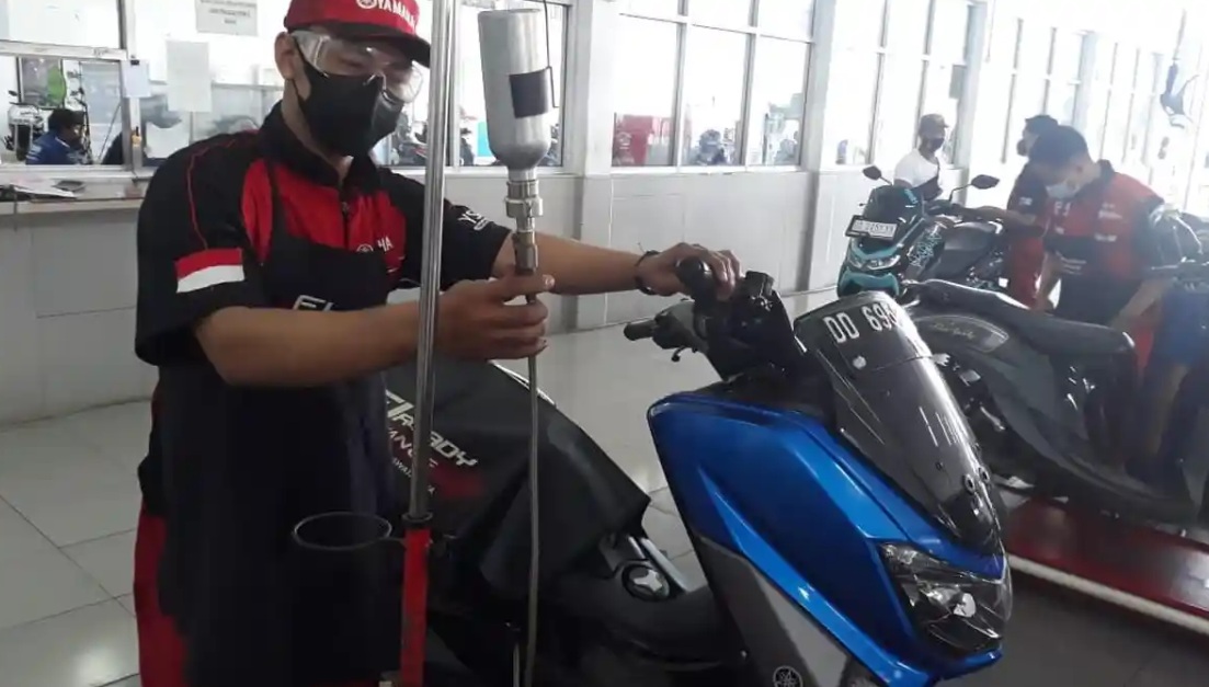 Infus motor injeksi membantu membersihkan kotoran pada injektor dan menjaga performa mesin. Kenali manfaat, cara kerja, dan waktu servis yang tepat.