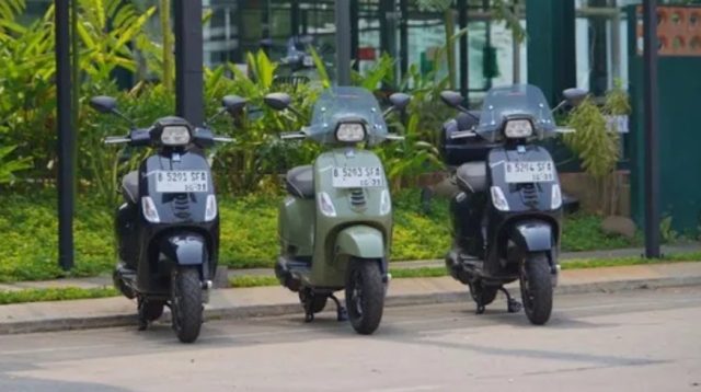 new vespa 150 s New Vespa S 150 hadir dalam 3 pilihan warna, Green Tenace, Grey Intrepido, dan Black Convinto, dengan mesin 150 cc i-Get dan desain sporty