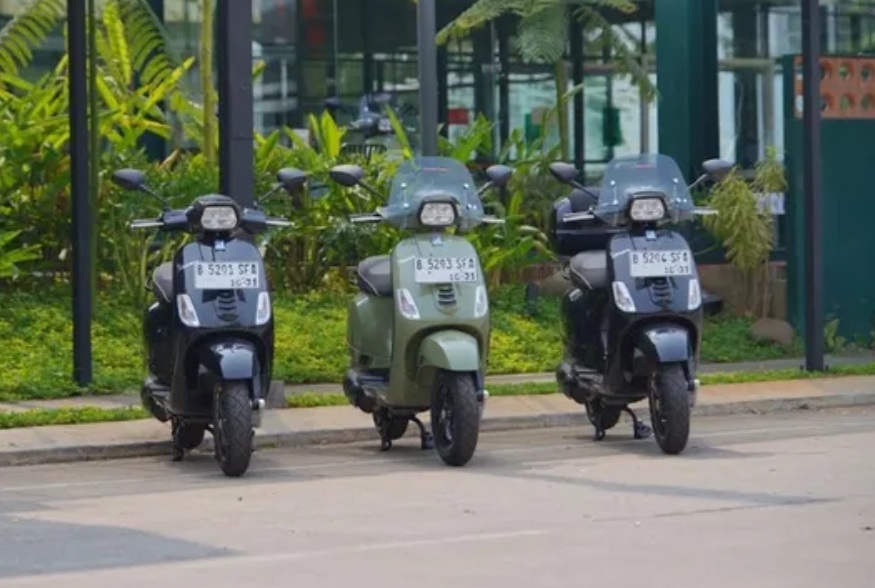 New Vespa S 150 hadir dalam 3 pilihan warna, Green Tenace, Grey Intrepido, dan Black Convinto, dengan mesin 150 cc i-Get dan desain sporty